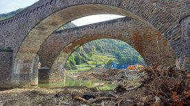 Brückenbogen Ahrtal nach der Flut